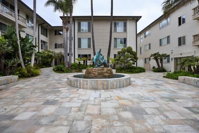 220 Coast Blvd, La Jolla CA: https://media.crmls.org/mediaz/cf9efa30-b4dc-4ca3-8577-02ef544454b3.jpg