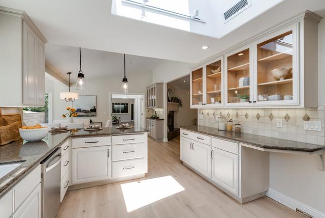 121 Day Valley Lane, Aptos CA: https://media.crmls.org/mediaz/cf9f17e0-08b5-4b2c-93e7-236a5f4463aa.jpg
