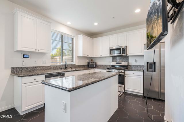 Detail Gallery Image 9 of 33 For 344 Campbell Ct, Santa Paula,  CA 93060 - 3 Beds | 2/1 Baths