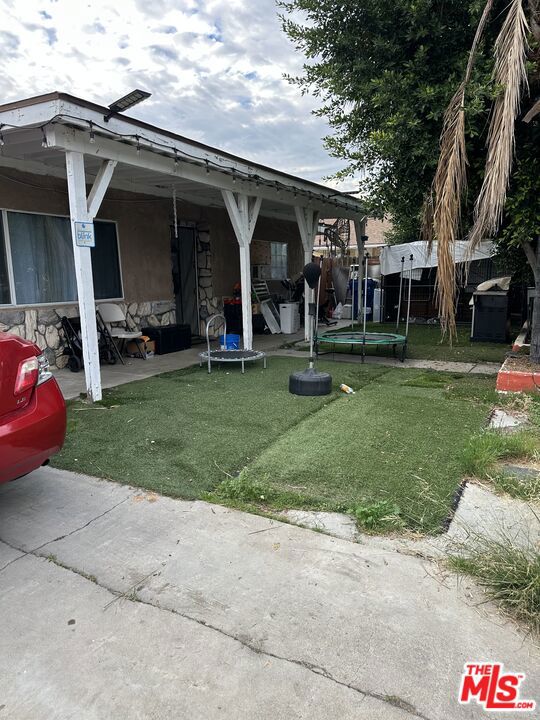 11577 Amboy Avenue, San Fernando CA: https://media.crmls.org/mediaz/cf9f9f4f-f68d-46d0-903b-70b616ada3ca.jpg
