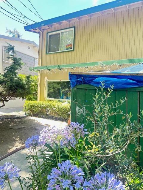 1950 Ivy Street, San Mateo CA: https://media.crmls.org/mediaz/cfa02b2c-0881-434e-9dd3-b8b12df01bf4.jpg