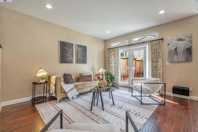 5406 Ontario Cmn, Fremont CA: https://media.crmls.org/mediaz/cfa0ba5c-28a3-4812-b033-775521ef3790.jpg