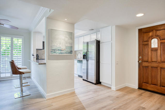 400 N Sunrise Way, Palm Springs CA: https://media.crmls.org/mediaz/cfa170ce-cf7c-4264-8549-d92cb92ceb34.jpg