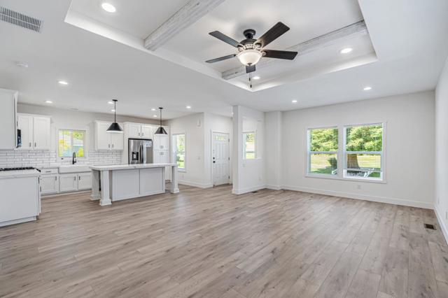 258 Yosemite Road, San Rafael CA: https://media.crmls.org/mediaz/cfa18661-fe86-4068-bf67-8f523451c394.jpg