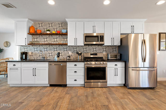 Detail Gallery Image 14 of 52 For 4741 Avenida Del Sol, Joshua Tree,  CA 92252 - 4 Beds | 3 Baths