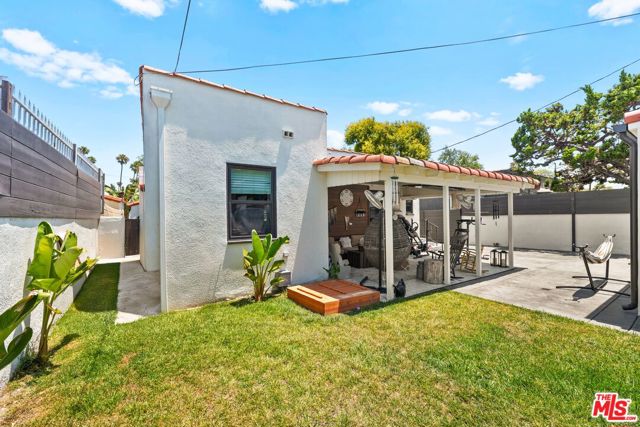 3871 Roxton Avenue, Los Angeles CA: https://media.crmls.org/mediaz/cfa1fa80-fa51-4f1c-b596-4e8abc6cfd68.jpg