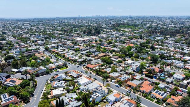 4826 Biona Dr, San Diego CA: https://media.crmls.org/mediaz/cfa26188-762d-4922-a527-afd01576c2b3.jpg