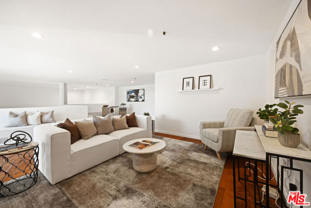 Drew Fenton | 12011 Goshen Avenue Los Angeles CA | MLS: 7095692
