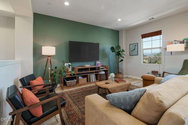 190 Chickasaw Street, Ventura CA: https://media.crmls.org/mediaz/cfa2ecf6-cb8a-4333-8edb-979f2fcf1022.jpg