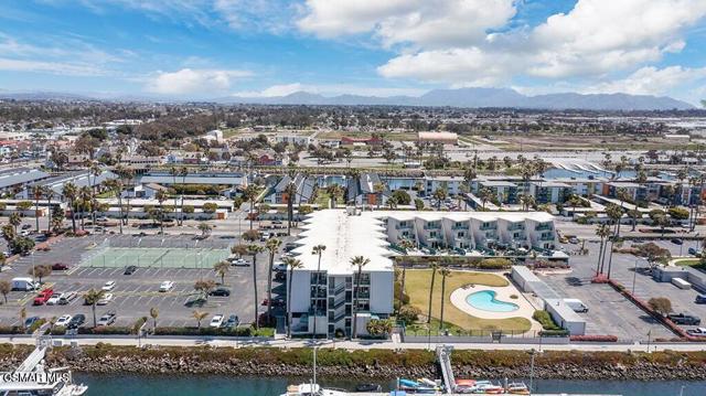 2901 Peninsula Road, Oxnard CA: https://media.crmls.org/mediaz/cfa2fb29-bc2a-4aa1-9fca-4441b49ca150.jpg