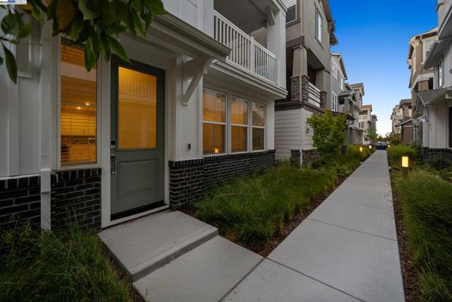 37231 Sand Bar Place, Newark CA: https://media.crmls.org/mediaz/cfa33fa2-3ab8-4e84-9843-b3e188a57702.jpg