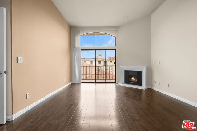 10275 Missouri Avenue, Los Angeles CA: https://media.crmls.org/mediaz/cfa34b2d-91fe-4217-b6c4-c8b8f262583f.jpg