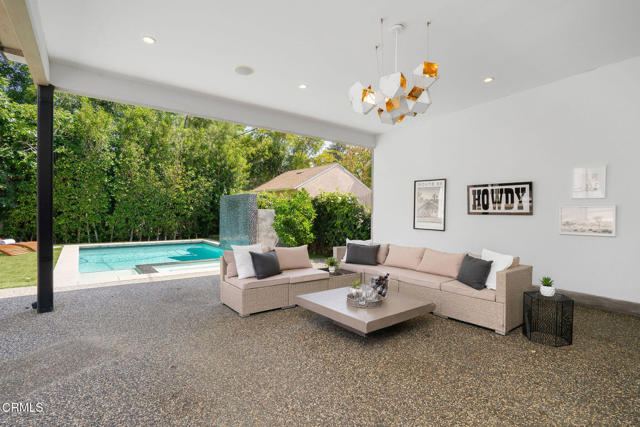 5622 Natick Avenue, Sherman Oaks CA: https://media.crmls.org/mediaz/cfa377f2-19aa-4d32-8642-1d608dee1bce.jpg