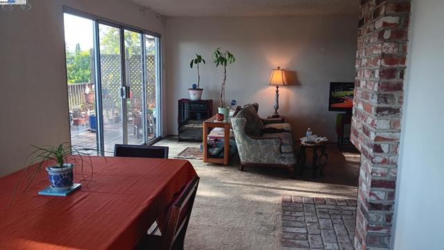 18393 Pepper St, Castro Valley CA: https://media.crmls.org/mediaz/cfa37f4c-4537-4414-a979-160e39b7daf5.jpg