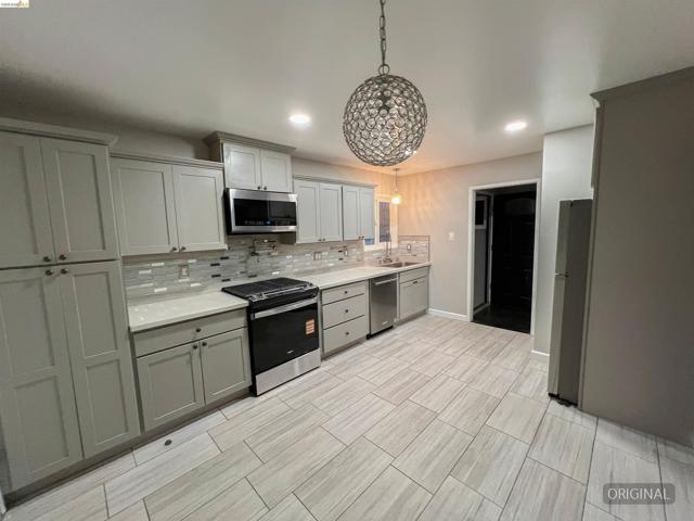 2881 CLEARLAND CIR., Pittsburg CA: https://media.crmls.org/mediaz/cfa3a2a8-f656-44a7-a37a-5f9c23e9cc99.jpg