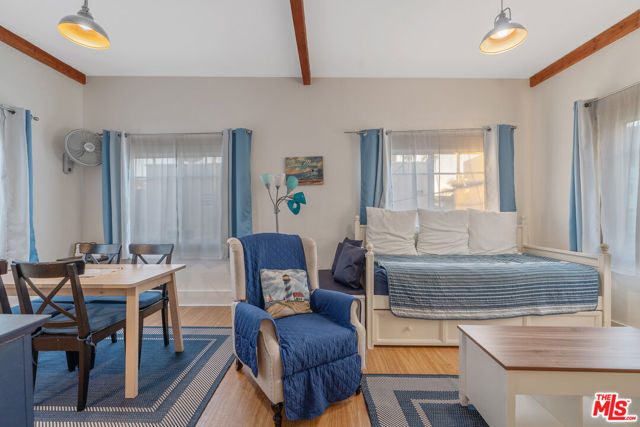 41 Vicente Terrace, Santa Monica CA: https://media.crmls.org/mediaz/cfa3ccd1-ecab-4fae-a6e6-75216057be84.jpg