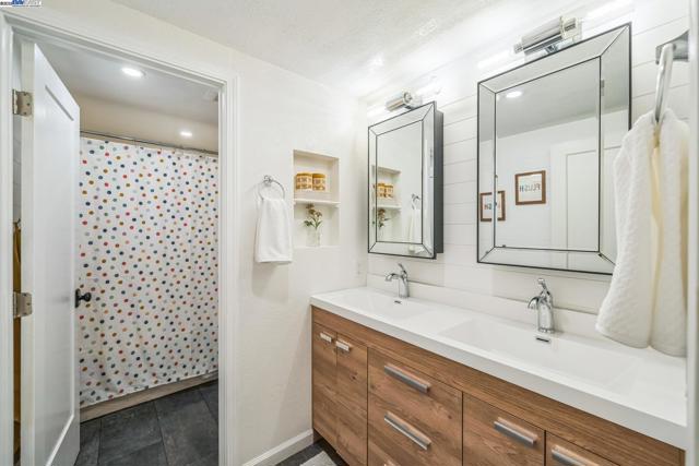2740 Mohawk Cir, San Ramon CA: https://media.crmls.org/mediaz/cfa3f161-2806-494f-a536-35e51cdaed75.jpg