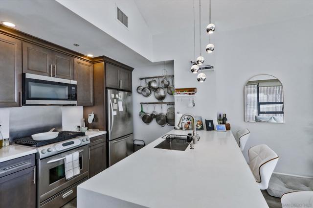350 11th Ave, San Diego CA: https://media.crmls.org/mediaz/cfa3f66d-22b0-4583-bf00-a9dd40d84237.jpg