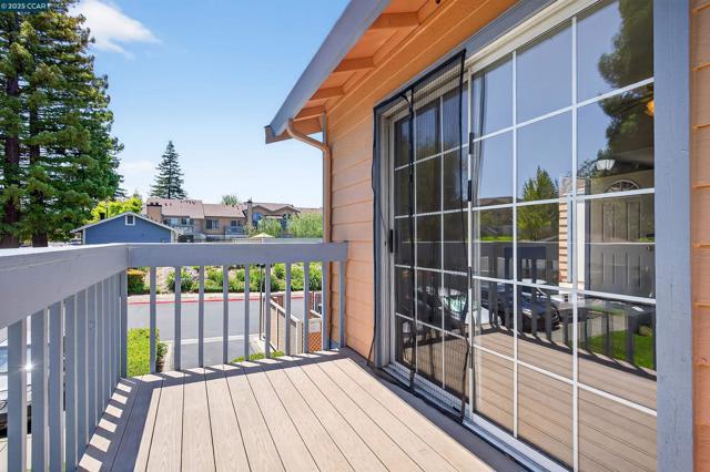 15 Glenwood, Hercules CA: https://media.crmls.org/mediaz/cfa40a58-4940-44c4-8582-d59ec07c34f2.jpg