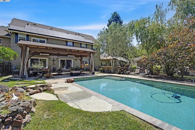 6745 Alisal St, Pleasanton CA: https://media.crmls.org/mediaz/cfa45ebd-2692-4d63-be36-94927a83e994.jpg
