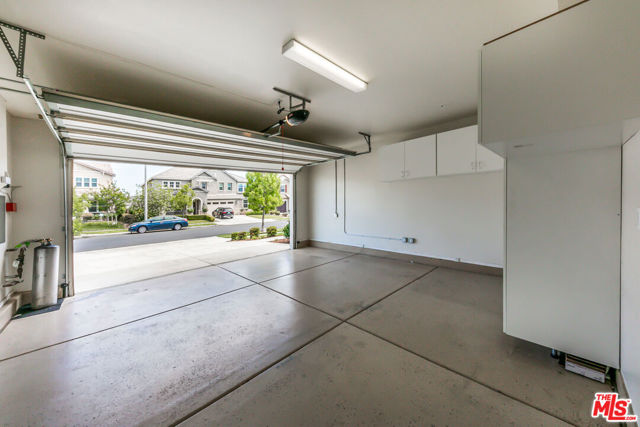 22379 Driftwood Court, Santa Clarita CA: https://media.crmls.org/mediaz/cfa4b0dd-e1bc-4a71-8f3c-2d5333cb047d.jpg