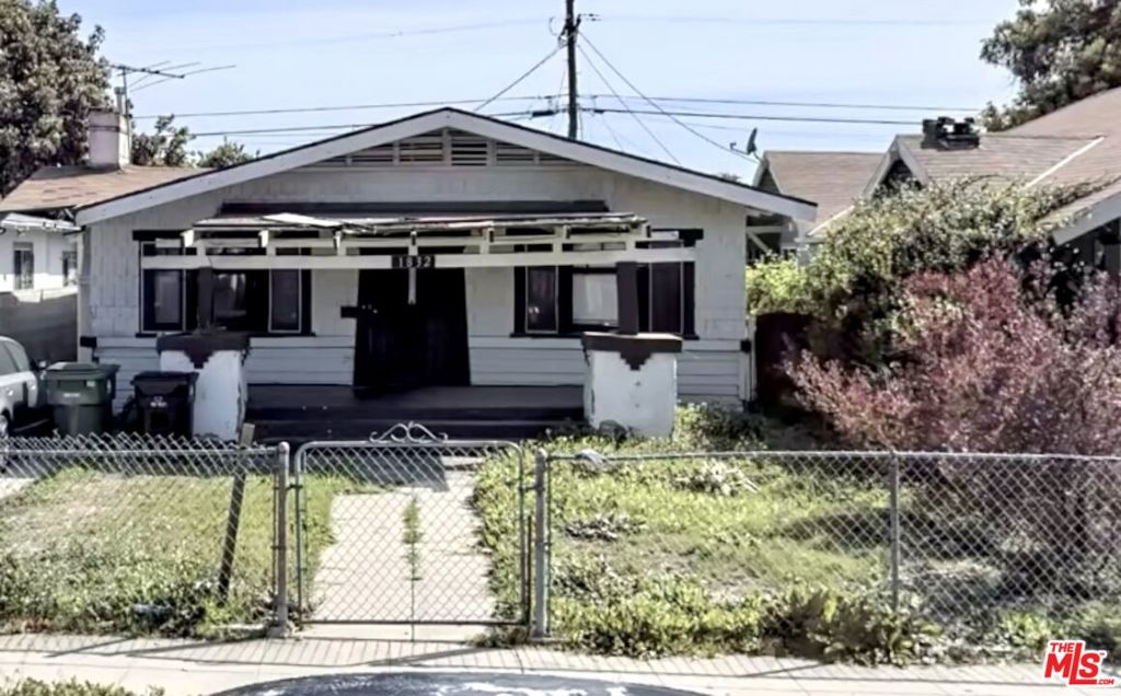 1832 W St, Los Angeles, CA 90062