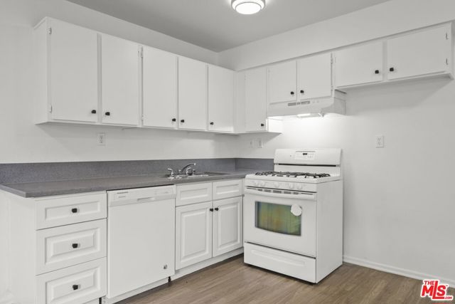 14333 Haynes Street, Van Nuys CA: https://media.crmls.org/mediaz/cfa504f2-7117-4fba-89dc-ffb0382dd118.jpg