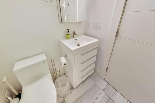 811 Oak Street, San Francisco CA: https://media.crmls.org/mediaz/cfa5b91d-6dcf-4b38-8c19-af1fa97a000f.jpg