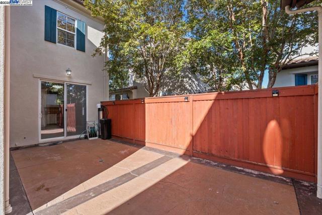9752 Belladonna Dr, San Ramon CA: https://media.crmls.org/mediaz/cfa613f1-7f2c-42e0-a593-fde739529ec4.jpg