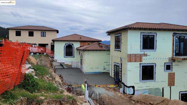 306 Country Club Hts Hts HTS, Carmel Valley CA: https://media.crmls.org/mediaz/cfa68776-fab3-4e68-aee7-c48671f9921e.jpg