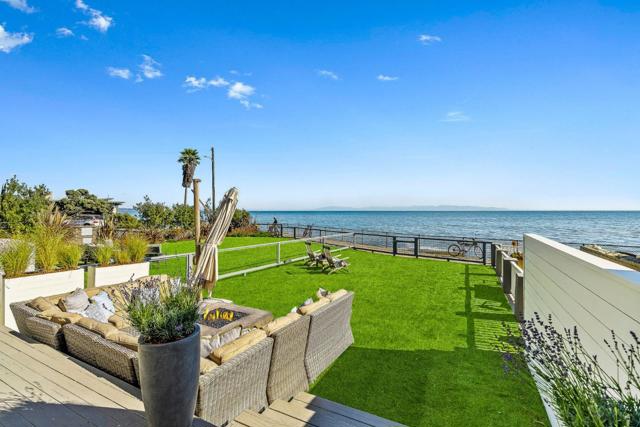 9 Rockview Drive, Santa Cruz CA: https://media.crmls.org/mediaz/cfa8b023-8067-4349-b357-c775b828a11d.jpg