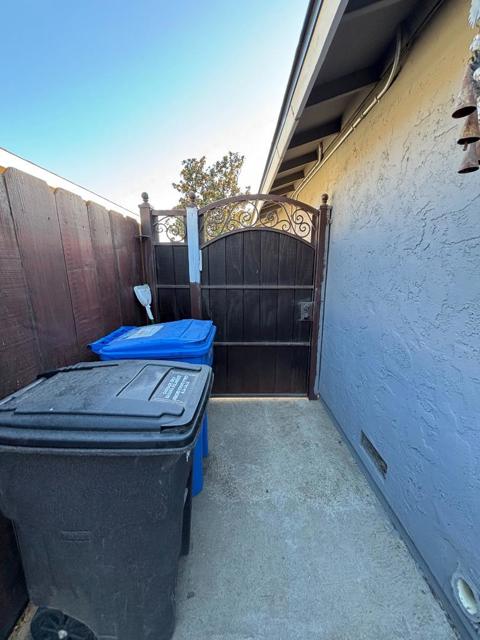 418 Calaveras Way, Greenfield CA: https://media.crmls.org/mediaz/cfa8c23c-6e77-4eee-90d7-28bdb88bf887.jpg