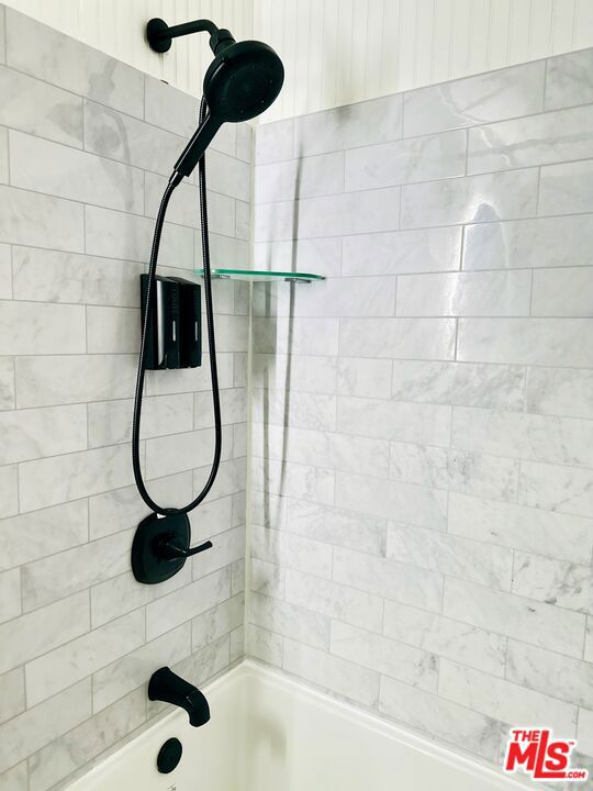 https://media.crmls.org/mediaz/cfa8dc8b-6a7b-4f8b-9d0e-4eec99b8e900.jpg?preset=X-Large