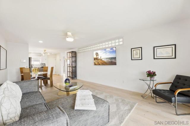 902 Caminito Madrigal, Carlsbad CA: https://media.crmls.org/mediaz/cfa8fc59-6903-4032-be7f-120360498c2b.jpg