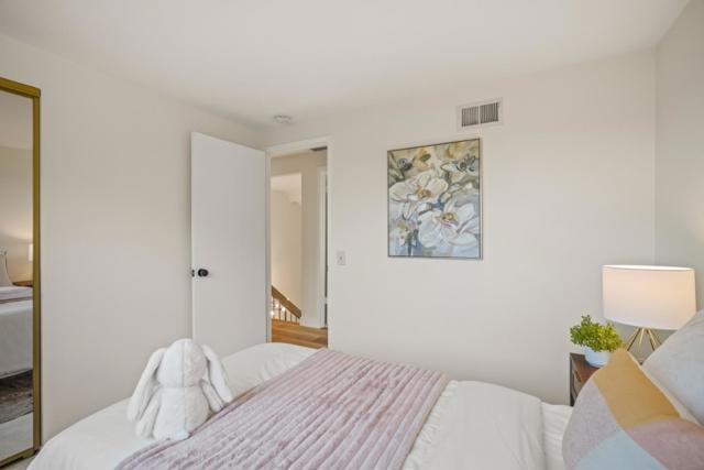 354 Port Royal Avenue, Foster City CA: https://media.crmls.org/mediaz/cfa92b06-06eb-42b0-b142-e987ee6a884d.jpg