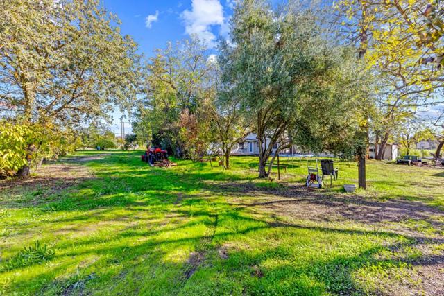 10395 Santa Teresa Boulevard, Gilroy CA: https://media.crmls.org/mediaz/cfa98e82-42f3-426a-9c4c-a8e1a566bccf.jpg