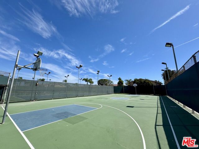 7756 Sailboat Circle, Huntington Beach CA: https://media.crmls.org/mediaz/cfa9dc99-9c3b-4158-8dda-1430d134d2d3.jpg