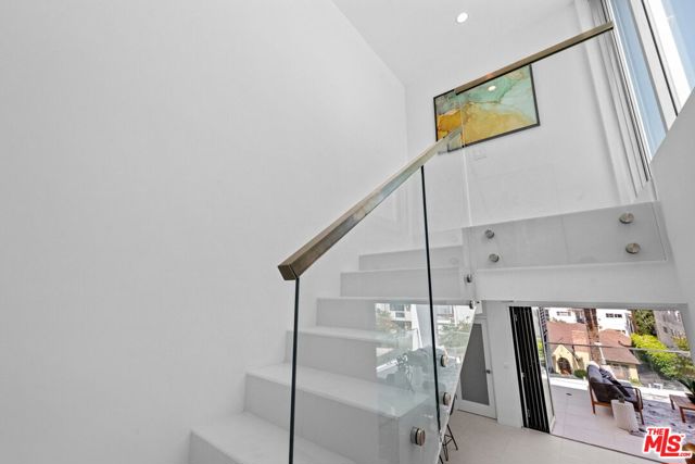 621 N Kings Road, West Hollywood CA: https://media.crmls.org/mediaz/cfaa3cd4-4424-43a3-b692-bbb25b064d46.jpg