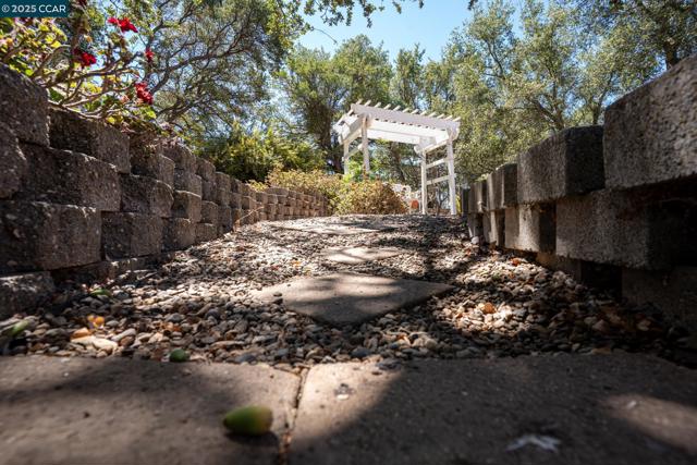 643 Old Course Ct, Valley Springs CA: https://media.crmls.org/mediaz/cfaa51c7-9811-4156-a5b5-e50b057a9a26.jpg
