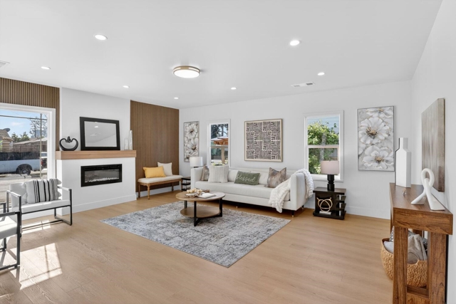 356 Belleview Dr, San Leandro CA: https://media.crmls.org/mediaz/cfaa7c72-bb2f-420b-9219-a9a8196ec342.jpg