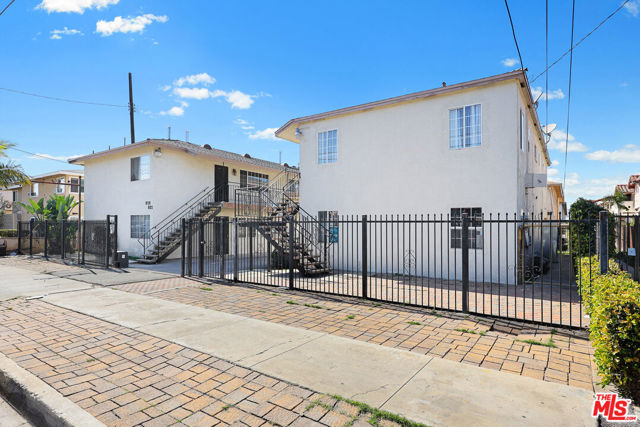 919 Carob Way, Montebello CA: https://media.crmls.org/mediaz/cfab8961-279b-48ae-a01a-8e9e22046b7a.jpg