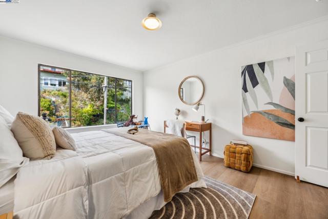 471 JOOST AVENUE, San Francisco CA: https://media.crmls.org/mediaz/cfac6143-626e-4931-8400-e90e41b62ccb.jpg