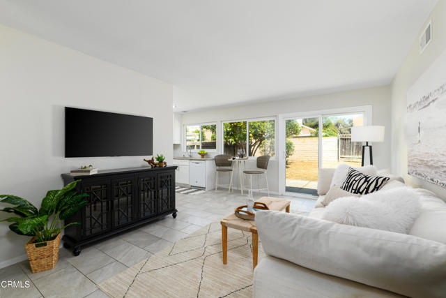 Detail Gallery Image 4 of 26 For 6227 Calle Bodega, Camarillo,  CA 93012 - 3 Beds | 2 Baths