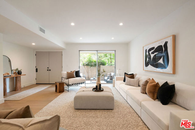 13245 Fiji Way, Marina del Rey CA: https://media.crmls.org/mediaz/cfaddefe-d591-41b2-b973-6c86b03d9d35.jpg