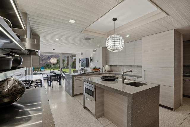 855 W Coronado Avenue, Palm Springs, CA 92262