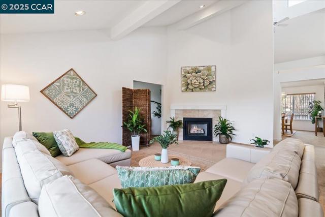 2323 Grosvenor Heights Ct, Livermore CA: https://media.crmls.org/mediaz/cfaf0abd-0a33-4f57-b941-3c4d97c20325.jpg