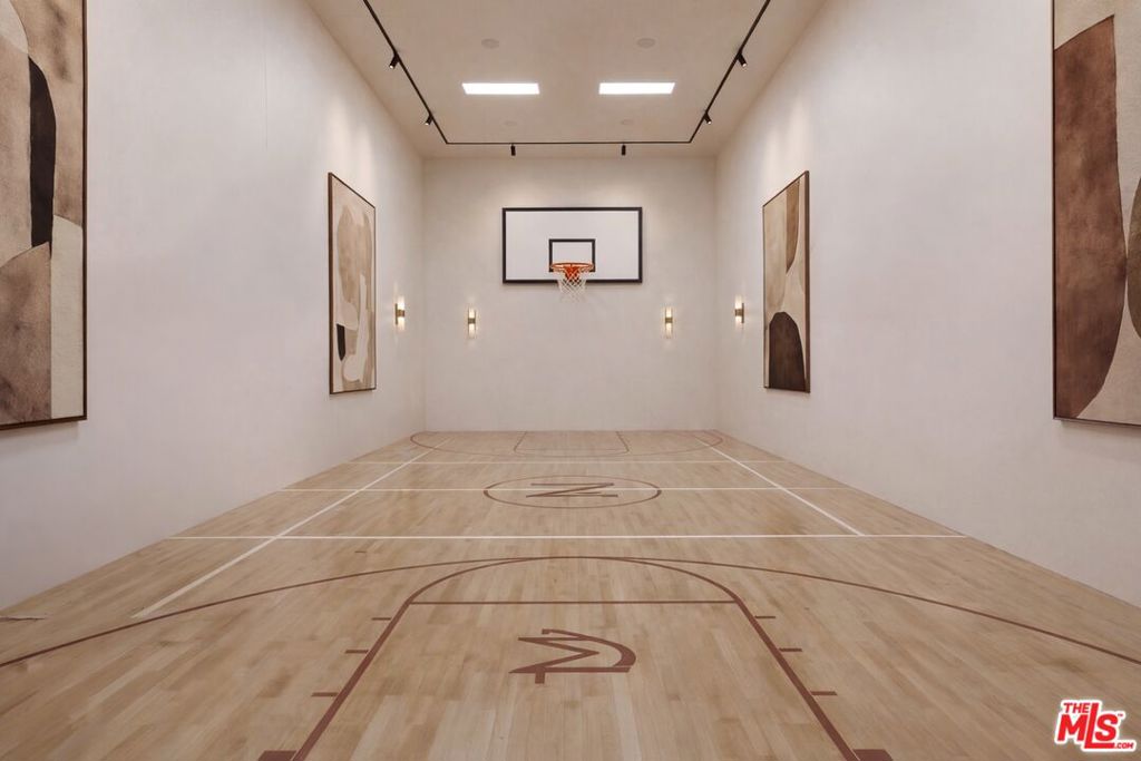 https://media.crmls.org/mediaz/cfaf39e9-8985-4f51-9e99-33170f951d51.jpg?preset=X-Large