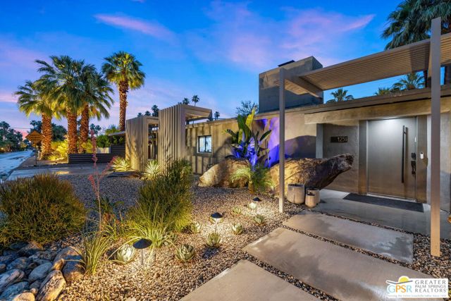 1251 E San Lorenzo Road, Palm Springs CA: https://media.crmls.org/mediaz/cfafc3aa-824c-465a-9d4b-8c054eb60773.jpg