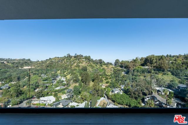 8041 Bulwer Drive, Los Angeles CA: https://media.crmls.org/mediaz/cfb02a7c-6e07-4967-95a5-790720194679.jpg