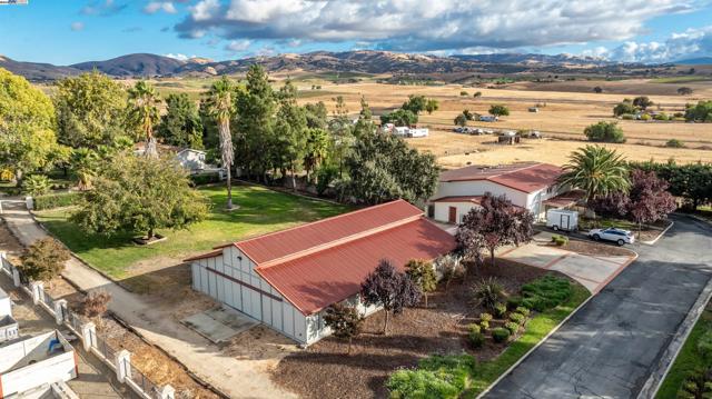4224 Greenville Rd, Livermore CA: https://media.crmls.org/mediaz/cfb06b0c-7004-4978-bb51-95837b008f84.jpg